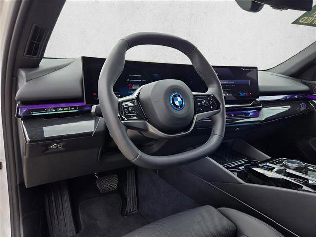 Used 2025 BMW i5 eDrive40i RWD image 9