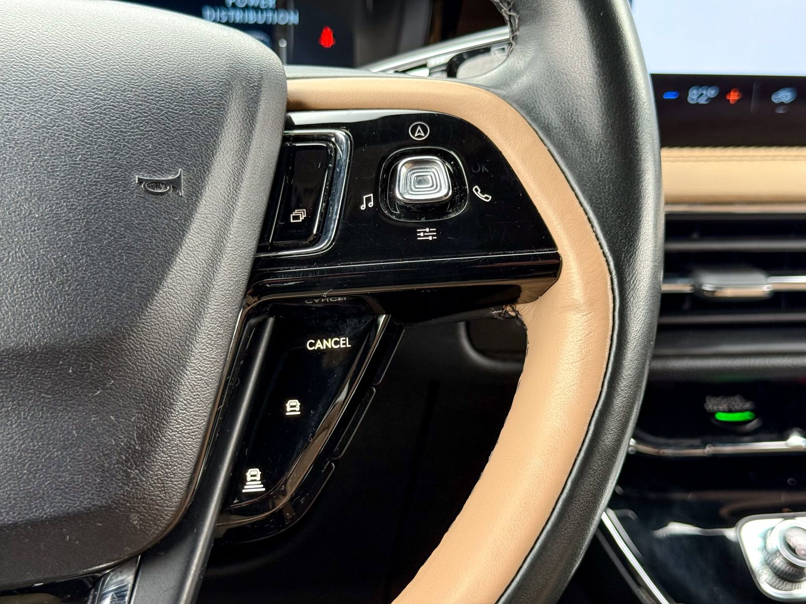 Used 2023 Lincoln Corsair Reserve w/ Jet Appearance Package image 38