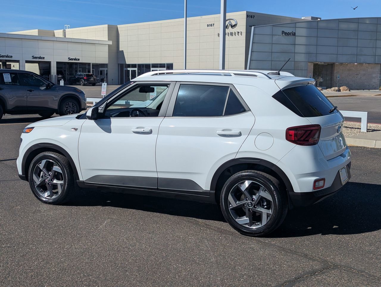 Used 2025 Hyundai Venue SEL image 4