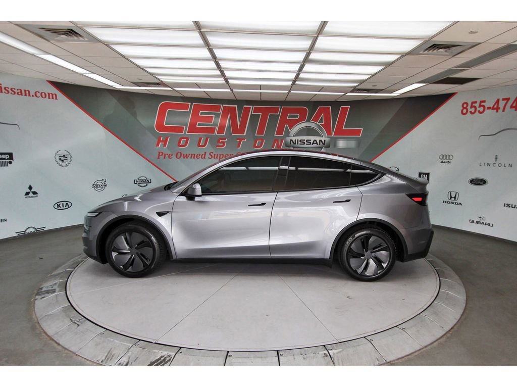 Used 2026 Tesla Model Y AWD image 3