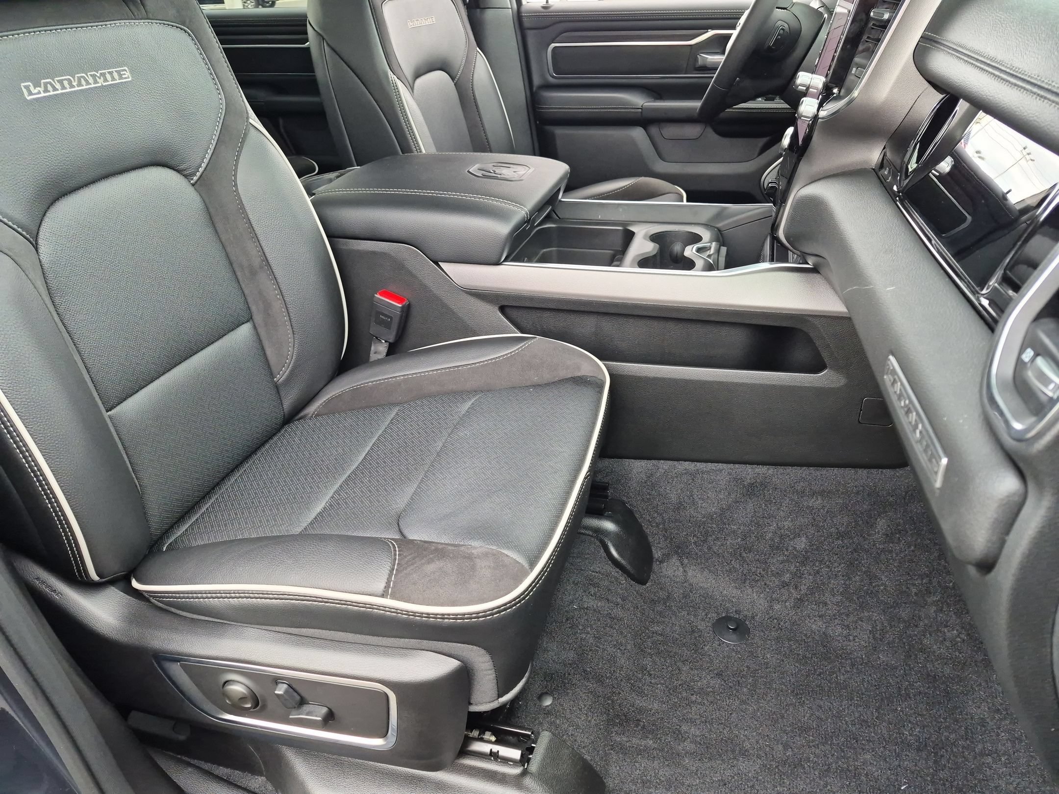 Used 2026 RAM 1500 Laramie AWD/4WD image 28