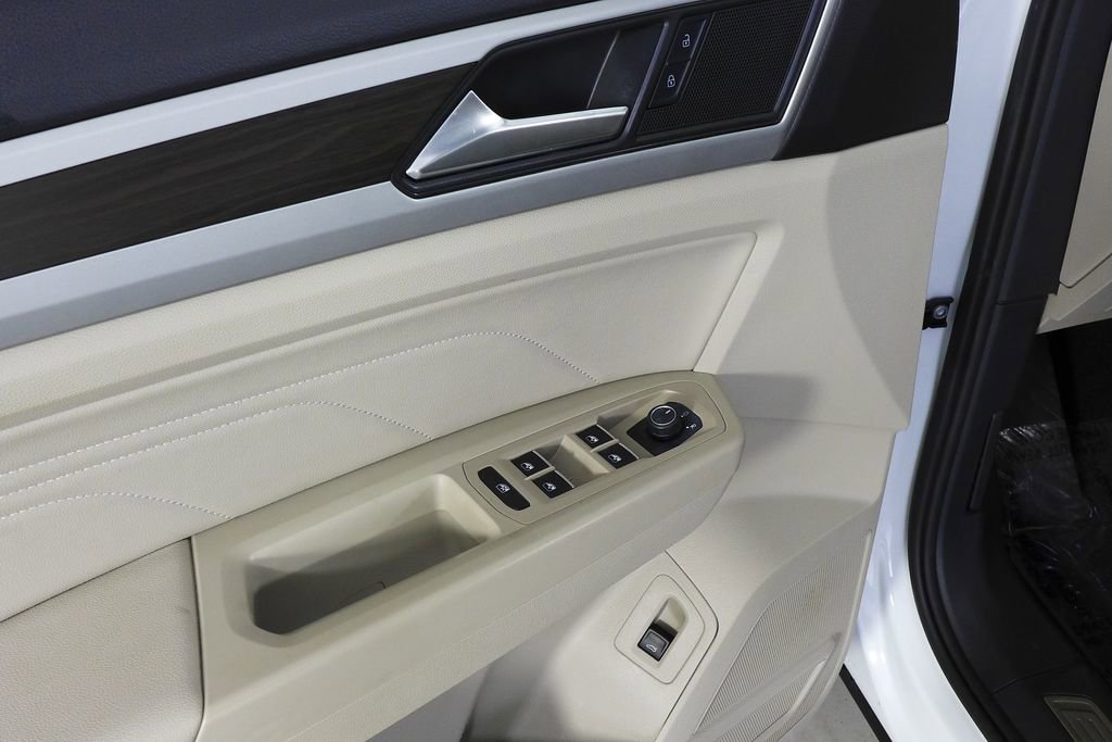 Used 2021 Volkswagen Atlas SE w/ Panoramic Sunroof Package image 12