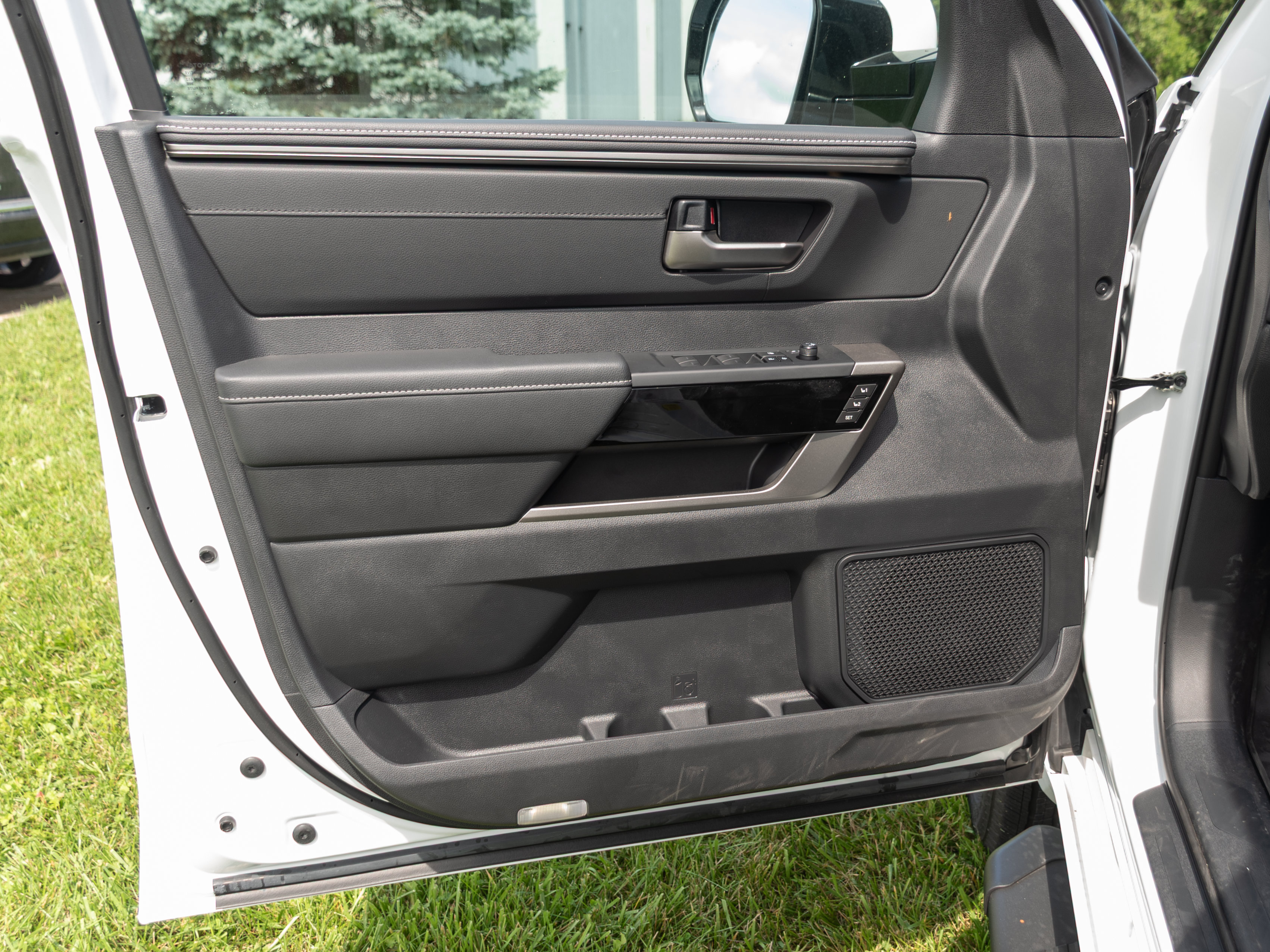 New 2026 Toyota Tundra Limited AWD/4WD image 10