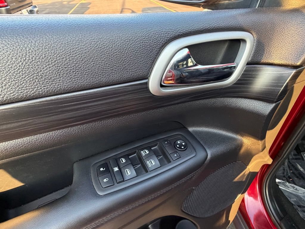 Used 2021 Jeep Grand Cherokee Laredo X AWD/4WD image 20