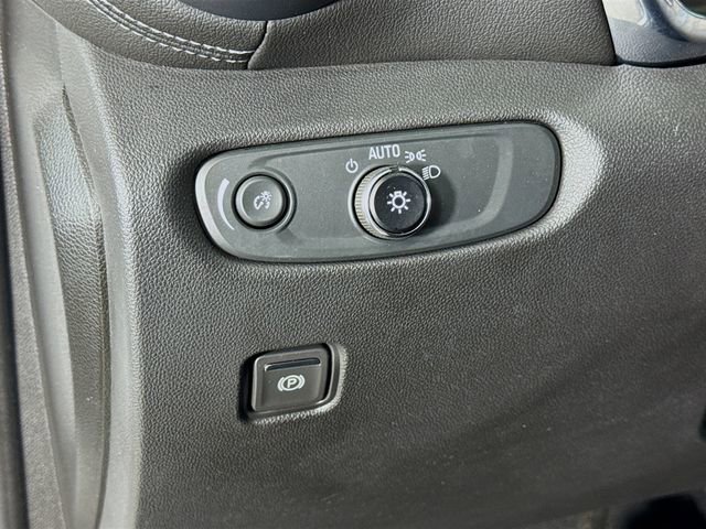 Used 2023 Chevrolet Blazer LT w/ Convenience Package FWD image 10