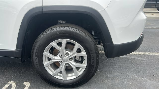 Used 2024 Jeep Grand Cherokee Limited RWD image 10