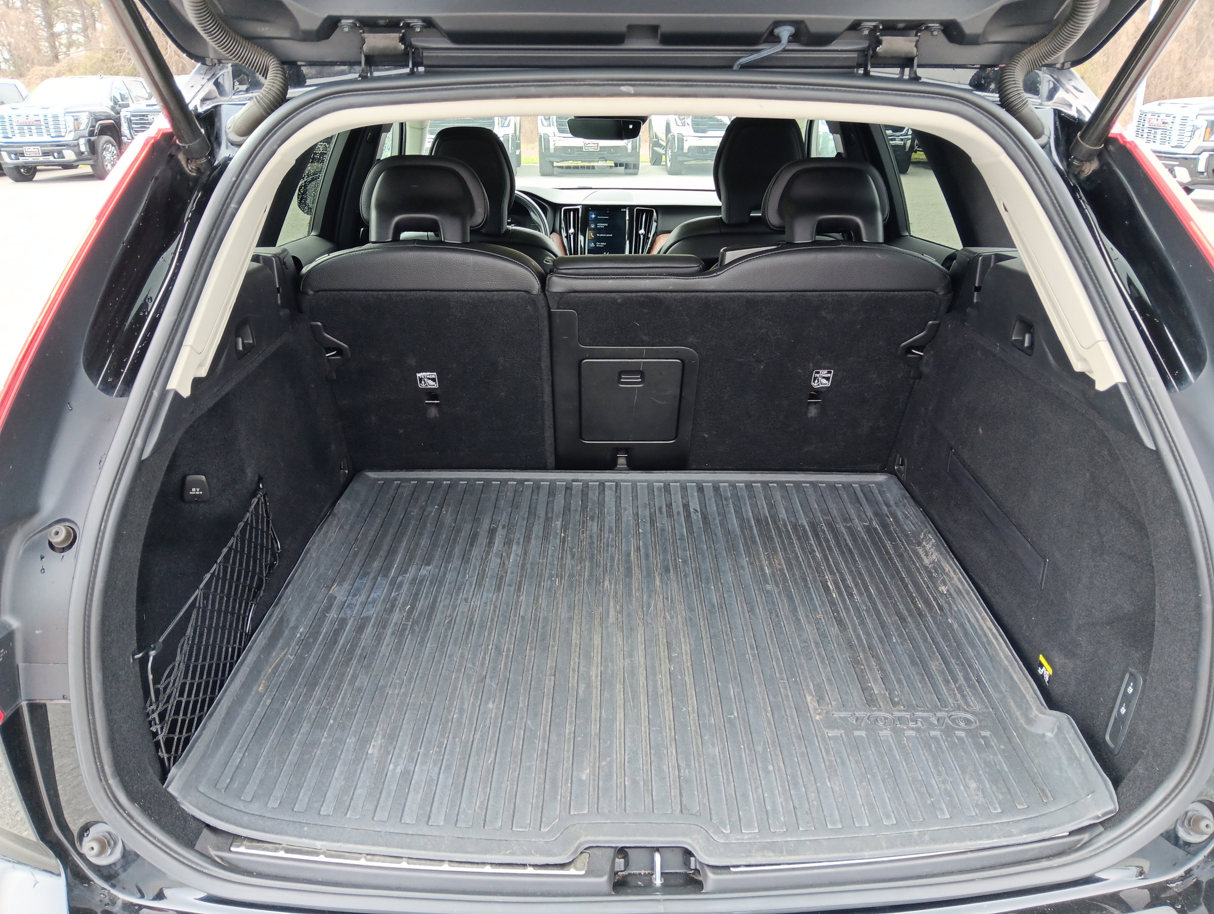 Used 2019 Volvo XC60 T5 Momentum w/ Premium Package image 19