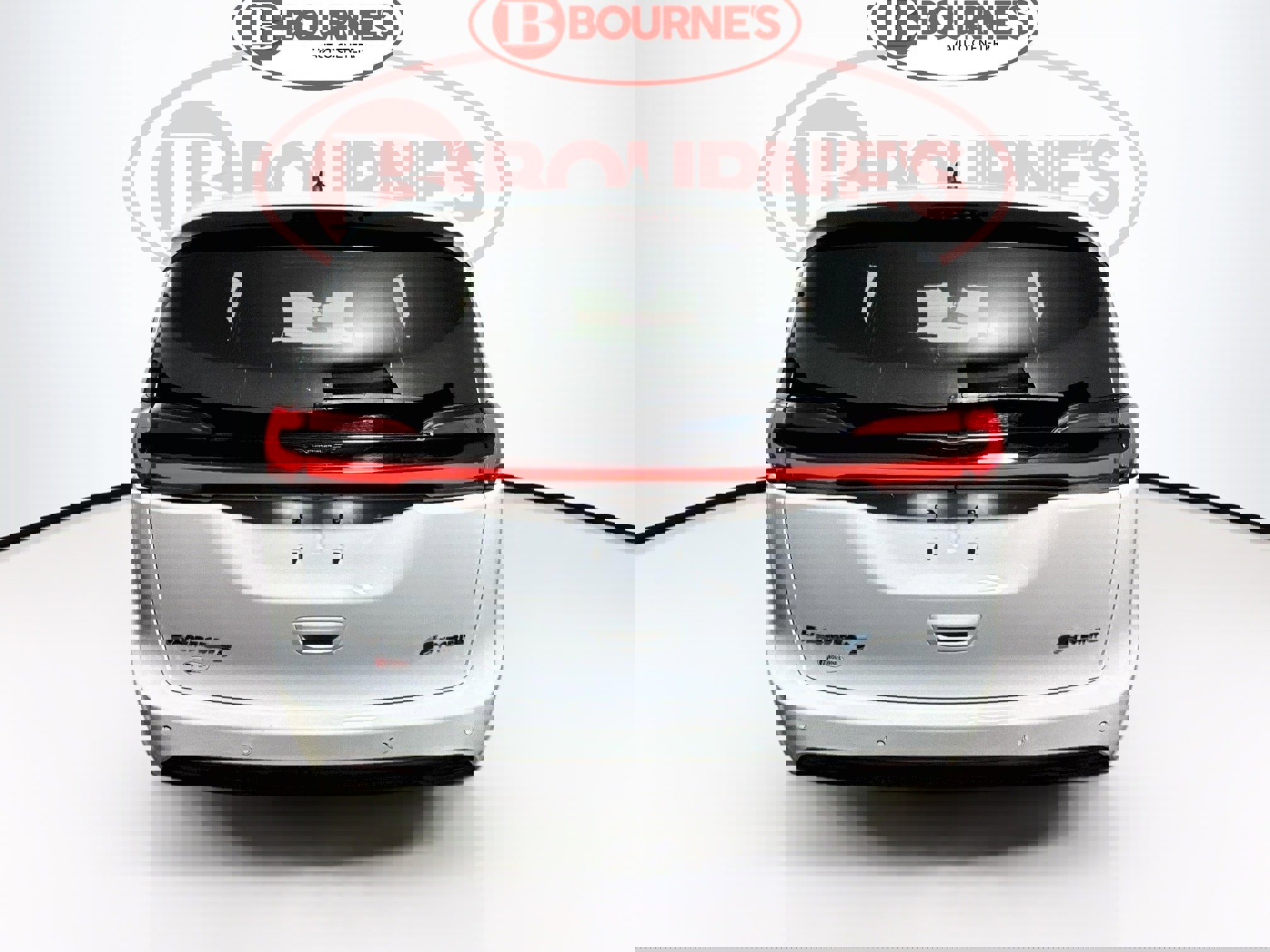 Used 2023 Chrysler Pacifica Limited w/ Uconnect Theater Family Group FWD image 9