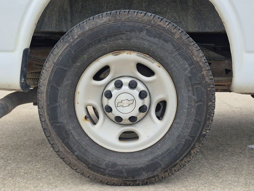 Used 2019 Chevrolet Express 2500 Extended RWD image 19