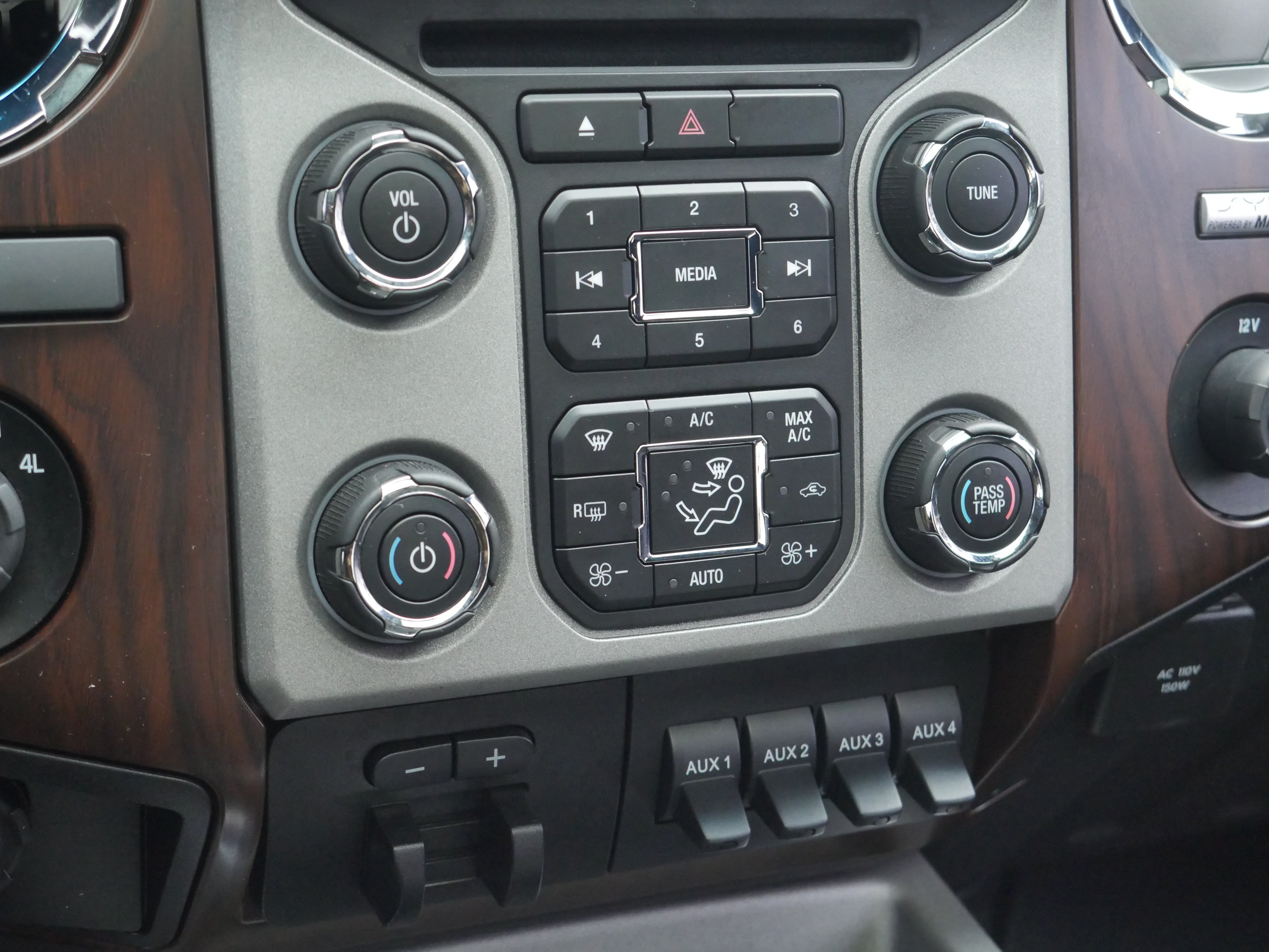Used 2014 Ford F350 Lariat w/ Lariat Ultimate Package AWD/4WD image 14