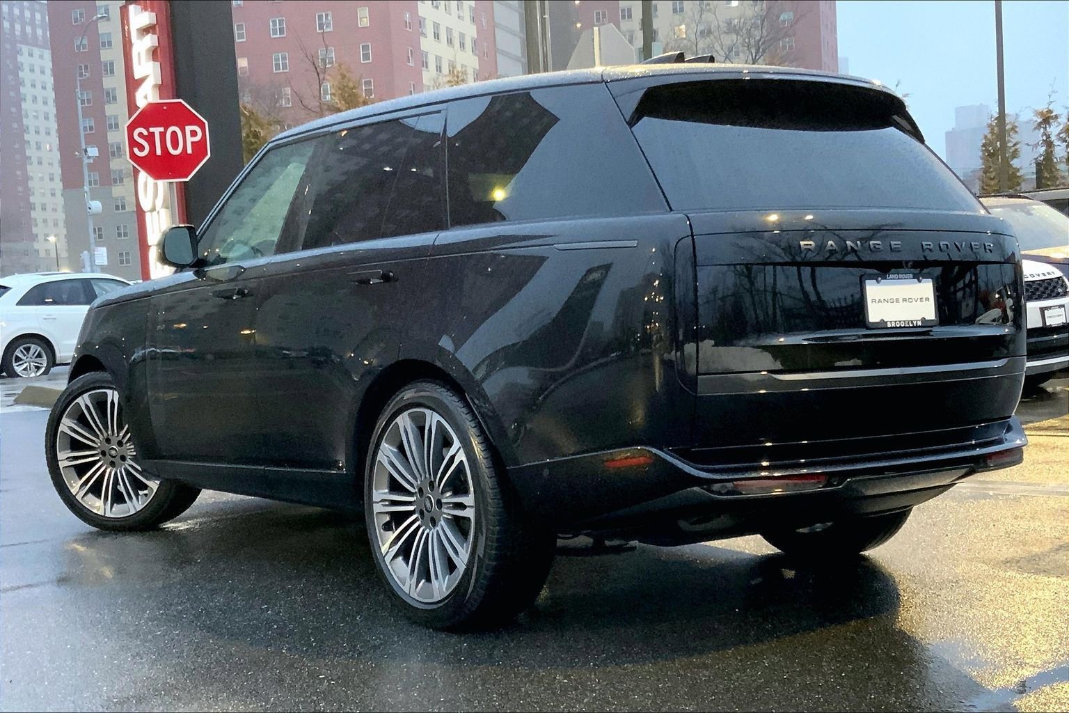 Used 2024 Land Rover Range Rover SE image 11