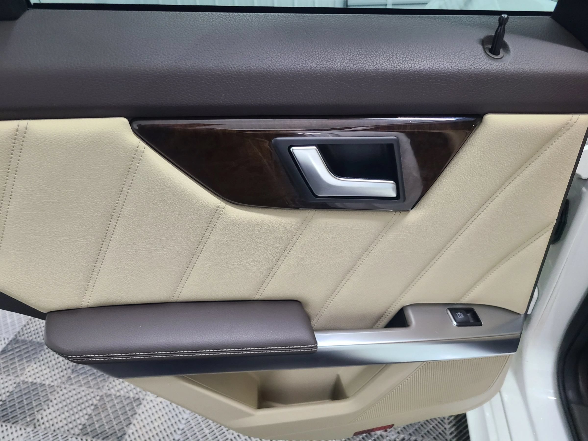 Used 2014 Mercedes-Benz GLK 350 4MATIC w/ Premium 1 Package image 36
