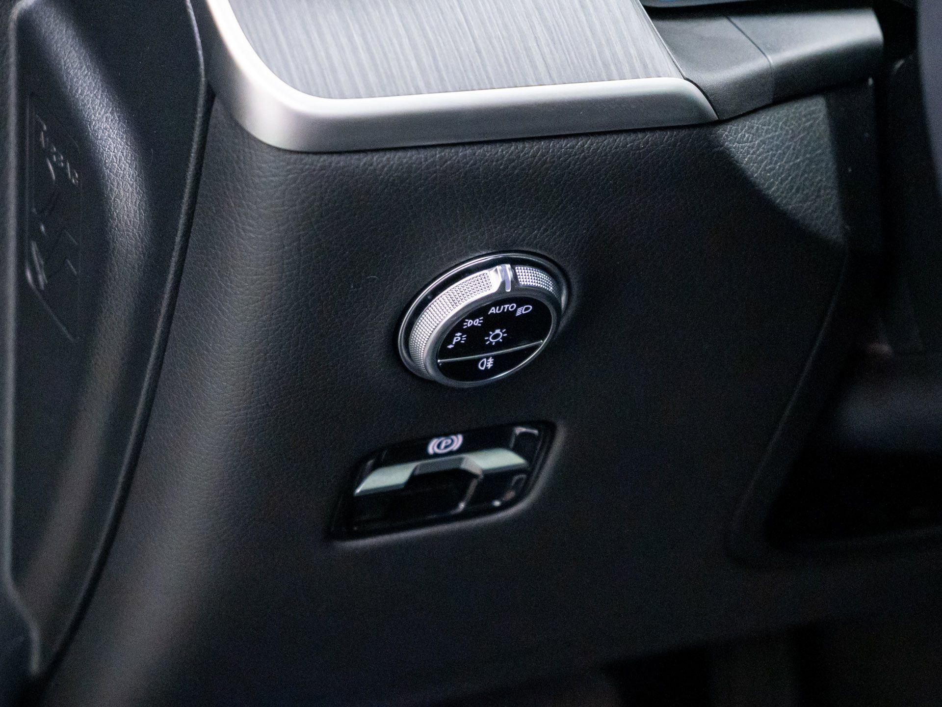 Used 2024 Mercedes-Benz GLC 300 4MATIC image 22