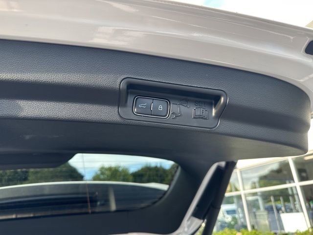 Used 2024 Ford Explorer XLT w/ Equipment Group 202A image 10