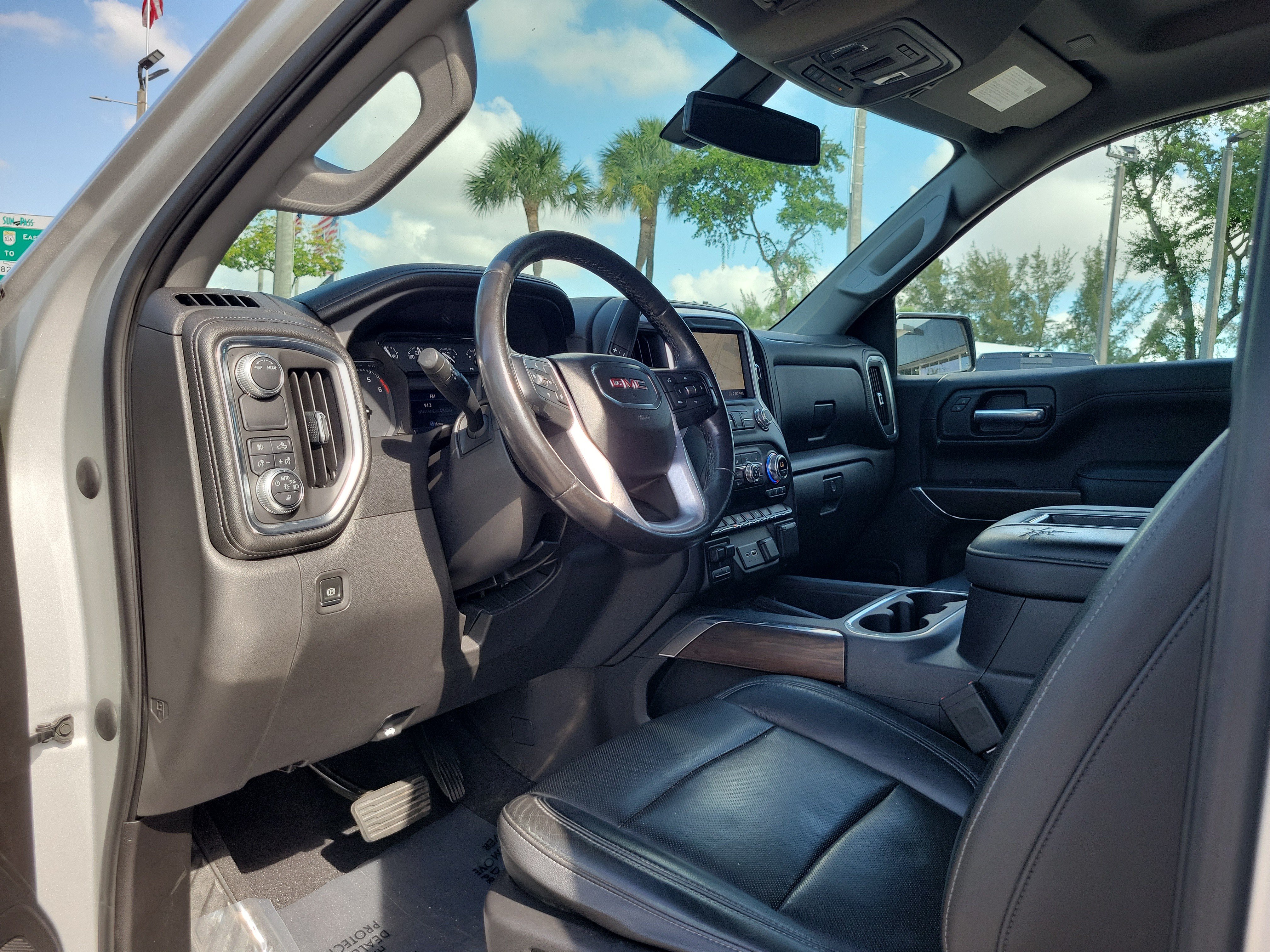 Used 2020 GMC Sierra 1500 SLT w/ SLT Premium Package RWD image 9