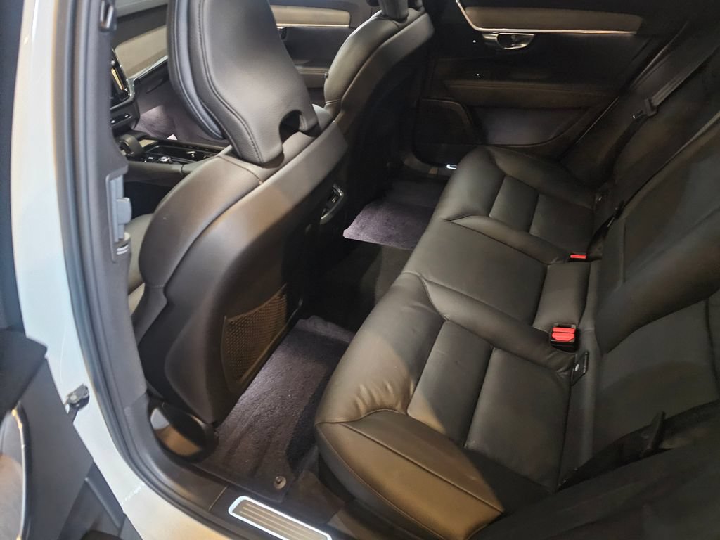 Certified 2025 Volvo V90 B6 Cross Country Plus AWD/4WD image 12