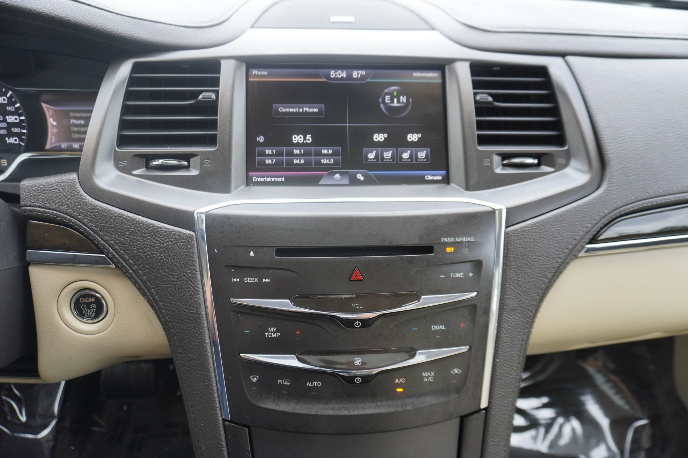 Used 2013 Lincoln MKS FWD image 19