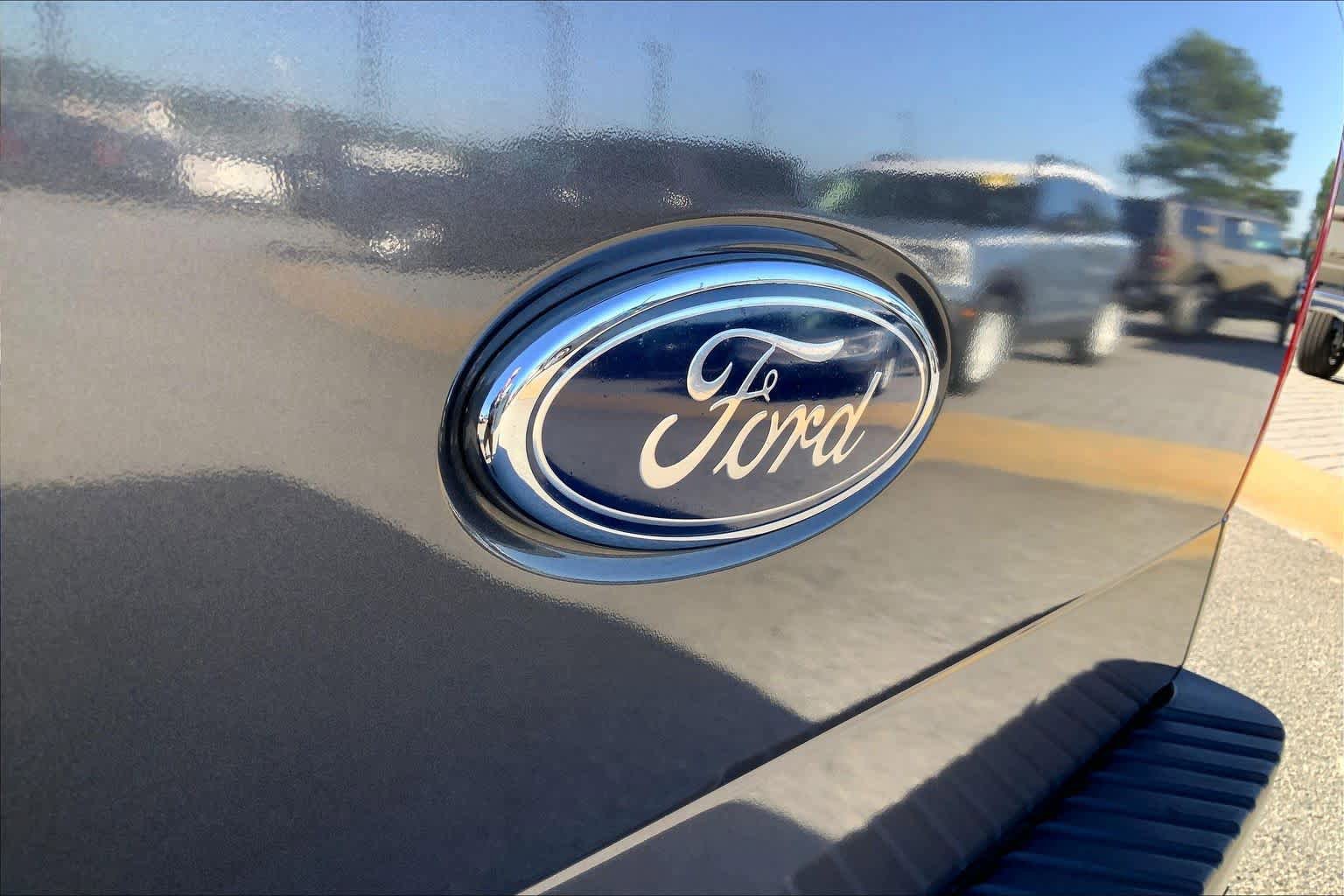 Used 2005 Ford F150 Lariat RWD image 9