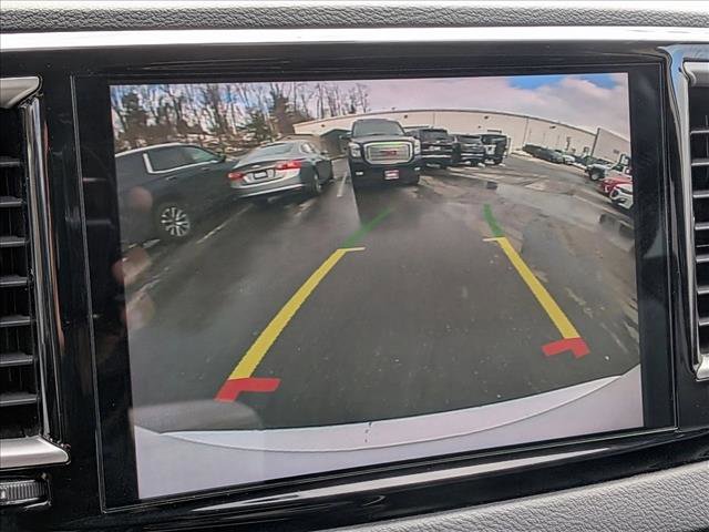 Used 2022 Chrysler Pacifica Touring-L image 14