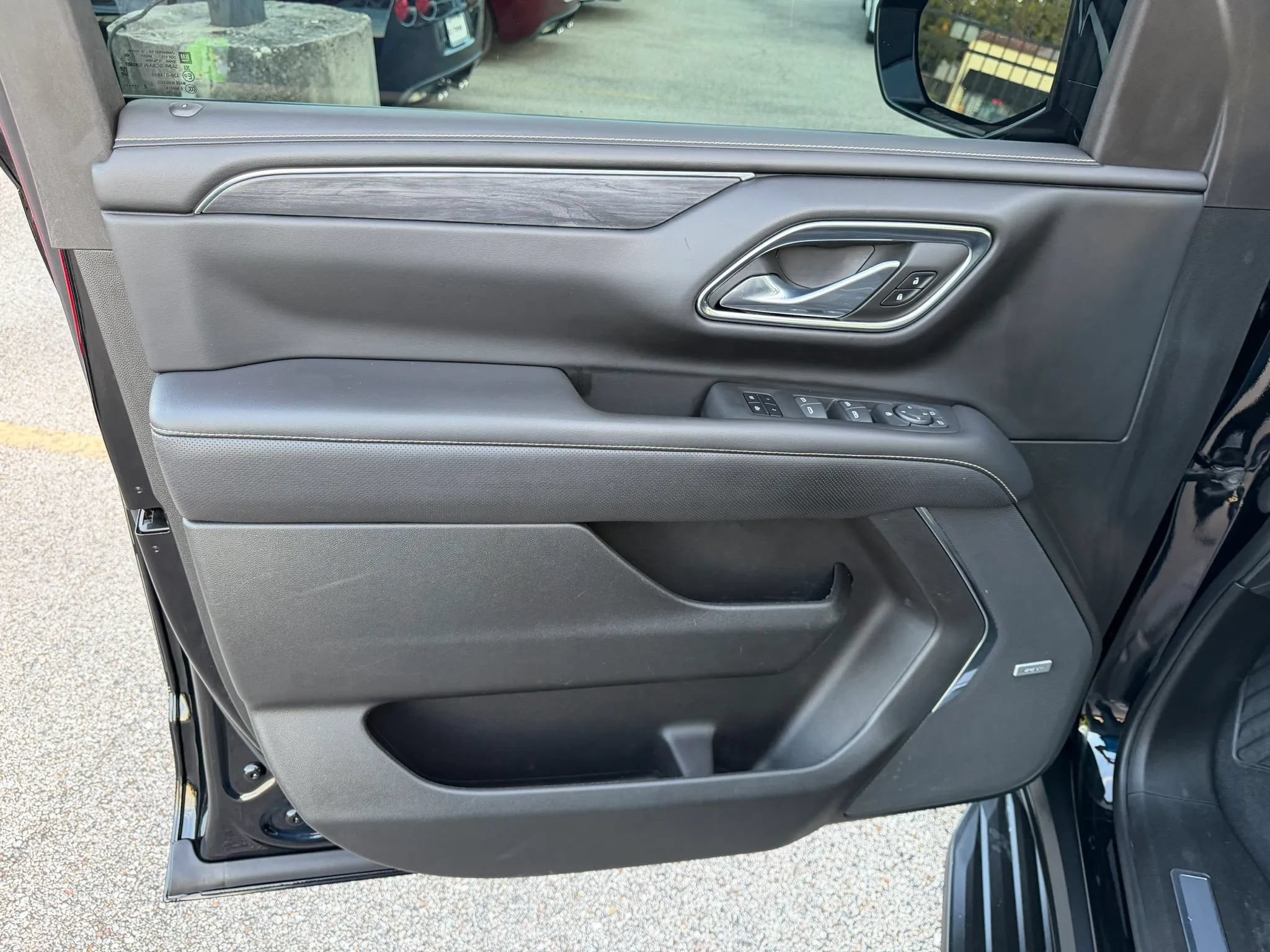 Used 2023 GMC Yukon XL SLT AWD/4WD image 15