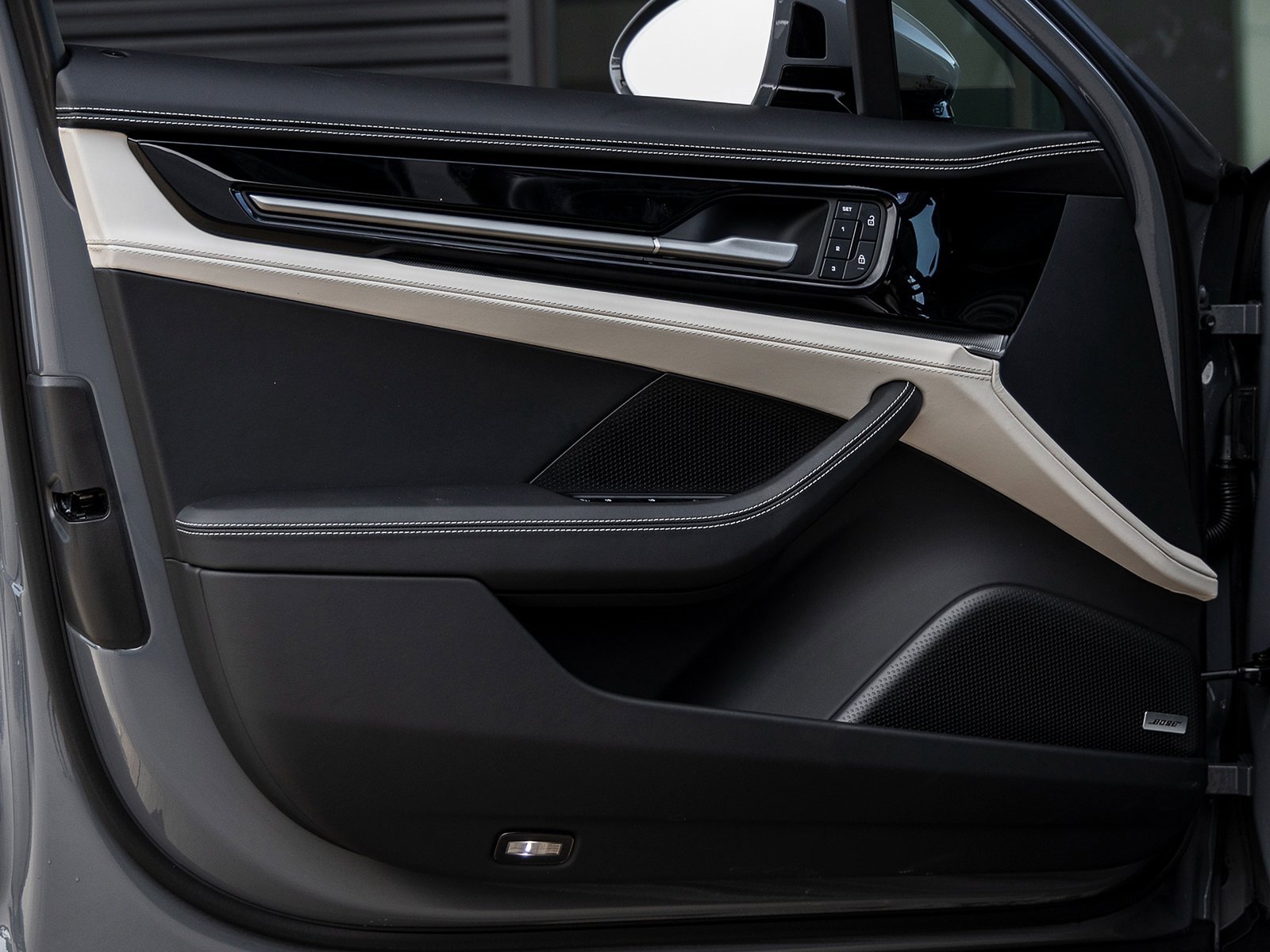 Certified 2025 Porsche Panamera 4 image 21