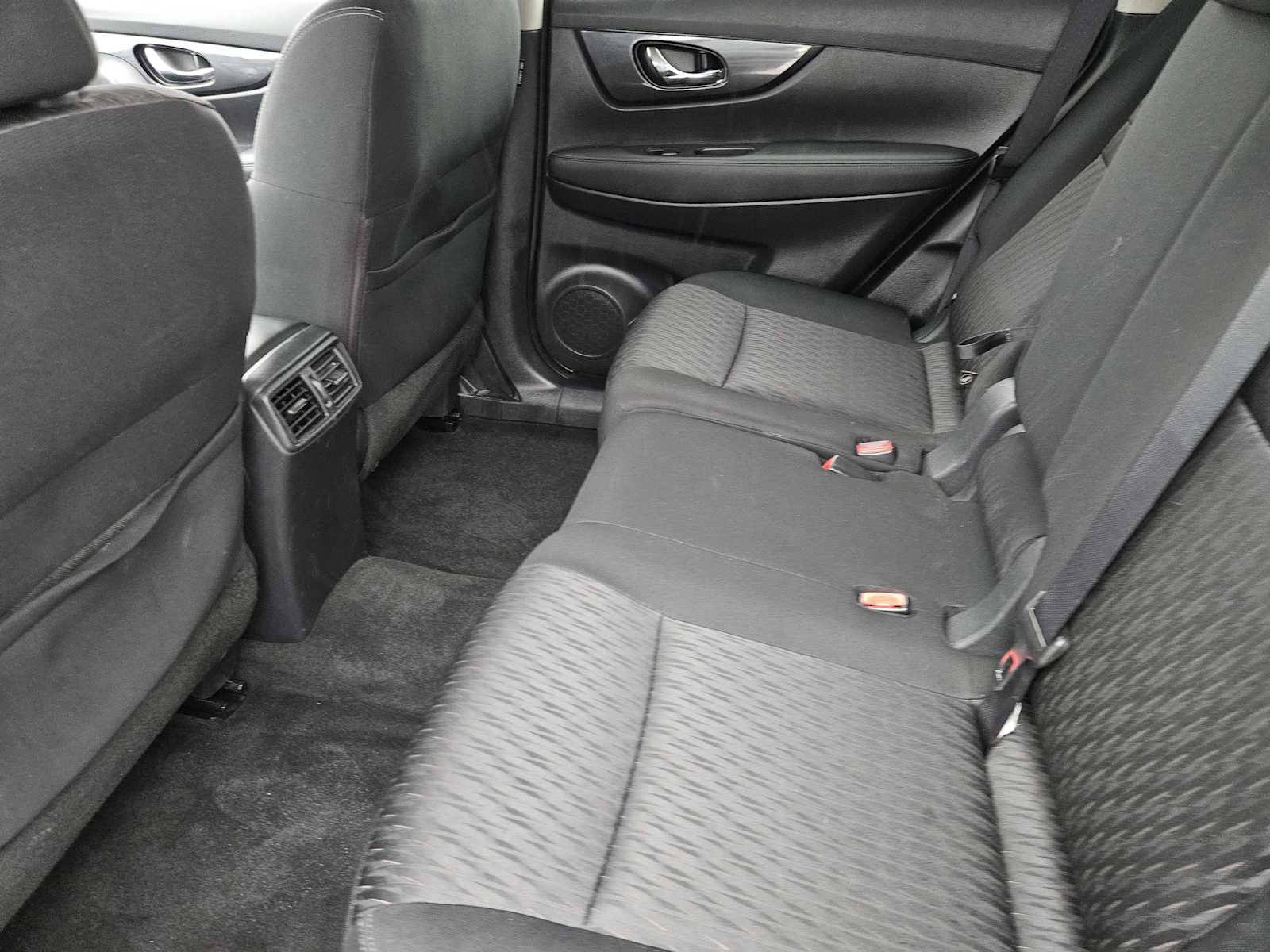 Used 2017 Nissan Rogue SV w/ SV Premium Package FWD image 29