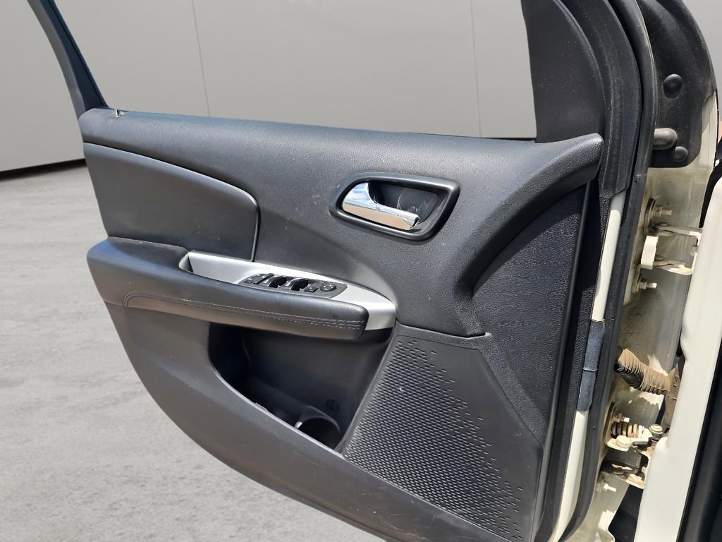 Used 2019 Dodge Journey SE w/ Blacktop Package FWD image 19