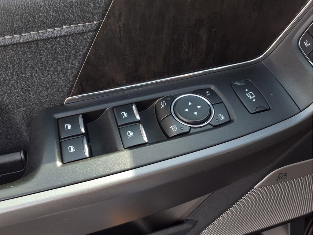 Used 2025 Ford F250 Lariat w/ Chrome Package image 17