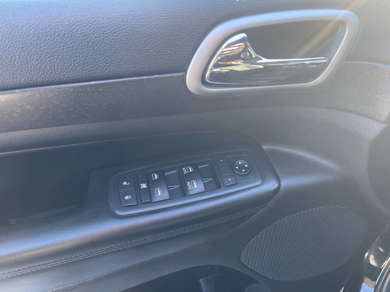 Used 2018 Jeep Grand Cherokee Altitude AWD/4WD image 30