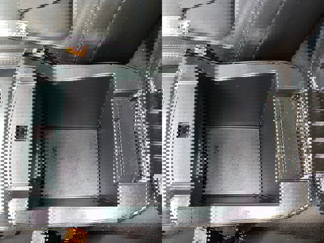 Used 2018 Ford Explorer XLT w/ Equipment Group 202A AWD/4WD image 27