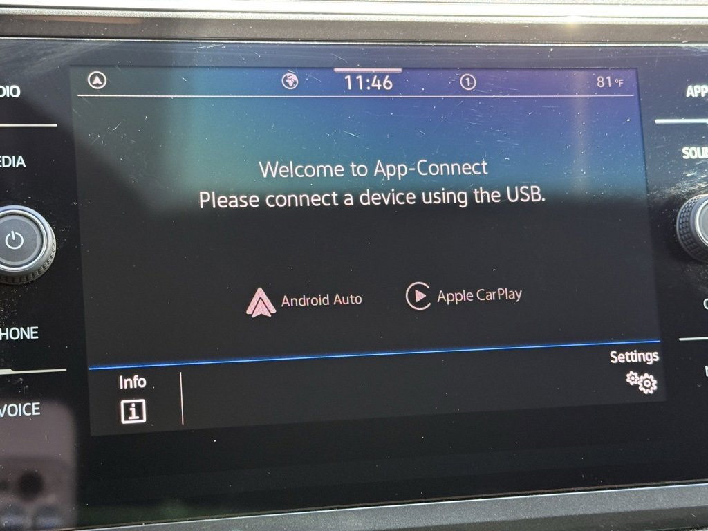 Certified 2024 Volkswagen Tiguan SE image 9