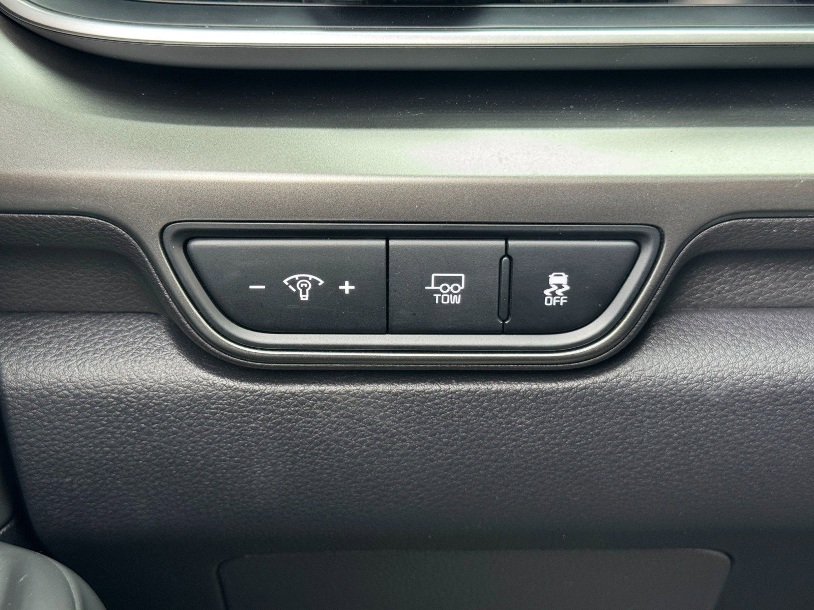 Used 2025 Kia Carnival SX w/ SX Dark Edition Package image 18