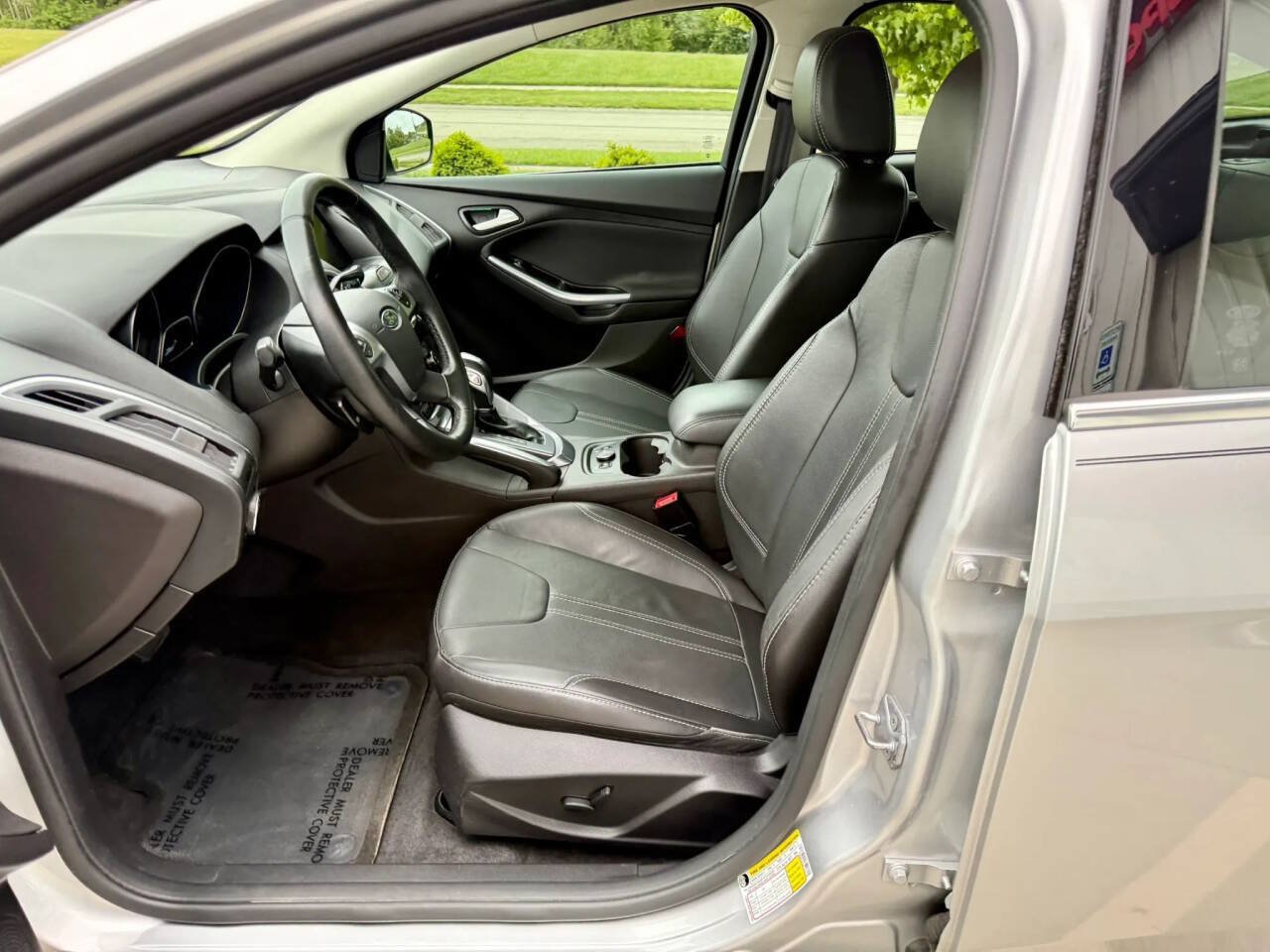 Used 2014 Ford Focus Titanium FWD image 10