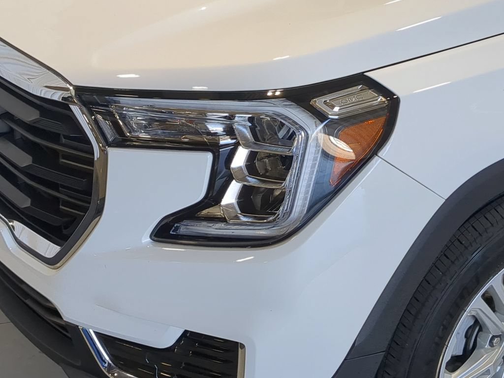 Used 2023 GMC Terrain SLE w/ Driver Convenience Package FWD image 14