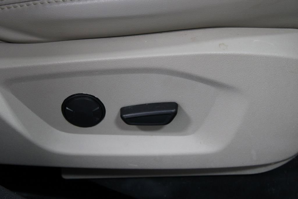 Used 2019 Ford Explorer XLT w/ Equipment Group 202A image 28