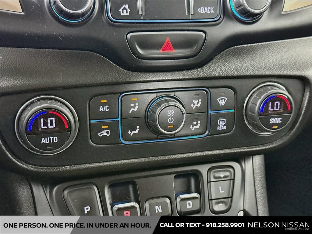 Used 2020 GMC Terrain Denali w/ Denali Premium Package AWD/4WD image 16