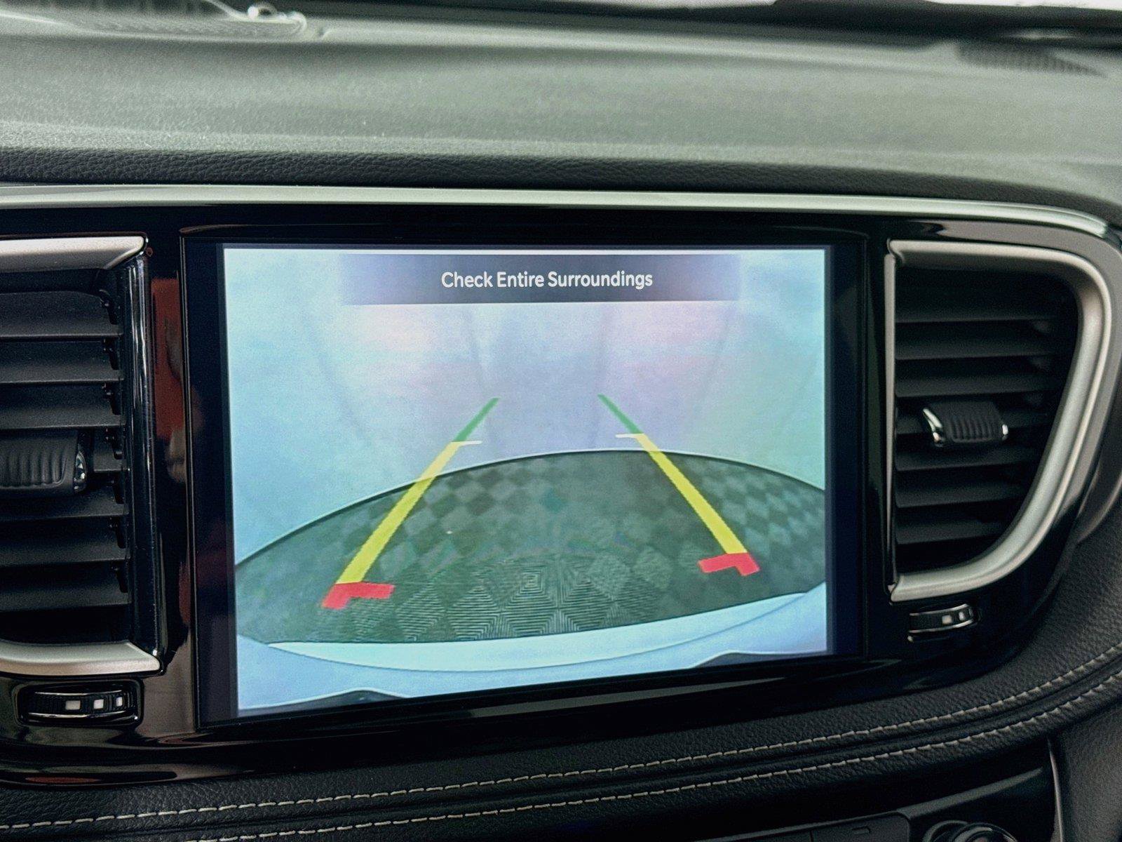 Used 2025 Chrysler Pacifica Select FWD image 7
