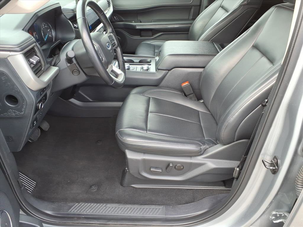 Used 2024 Ford Expedition XLT image 11