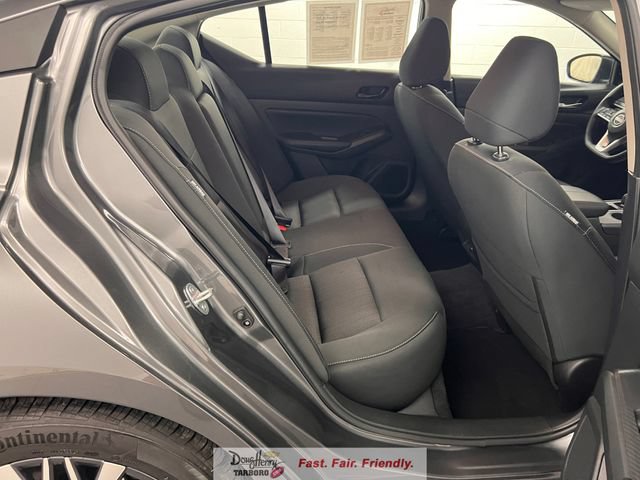 Used 2025 Nissan Altima 2.5 SV FWD image 38