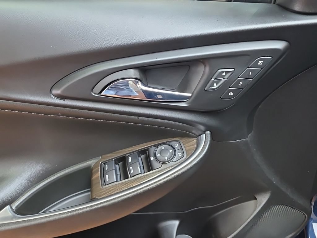 Used 2022 Chevrolet Malibu Premier FWD image 23