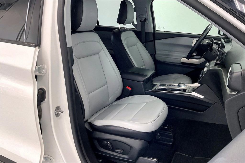Used 2021 Ford Explorer XLT w/ Equipment Group 202A RWD image 8