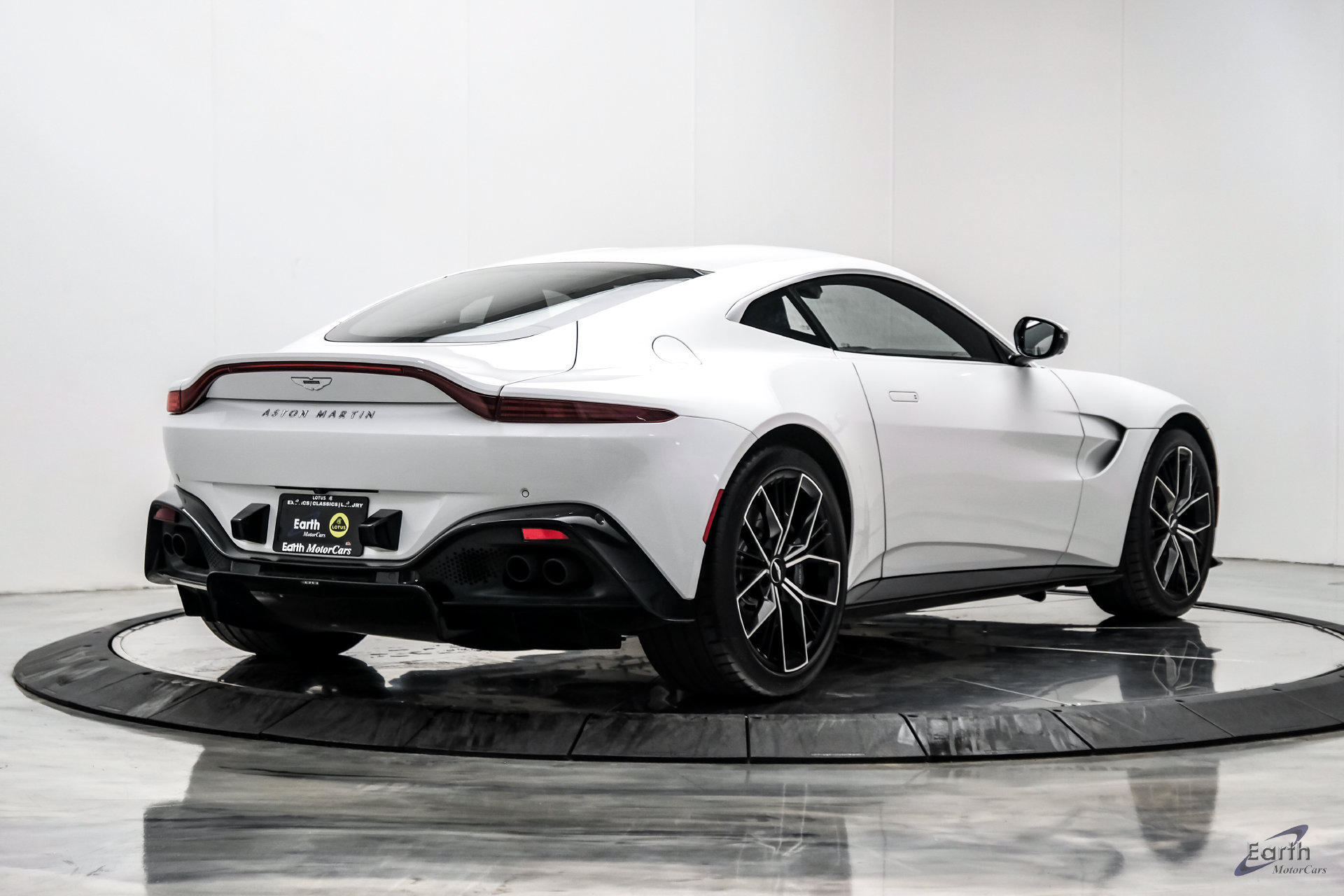 Used 2022 Aston Martin V8 Vantage Coupe RWD image 20