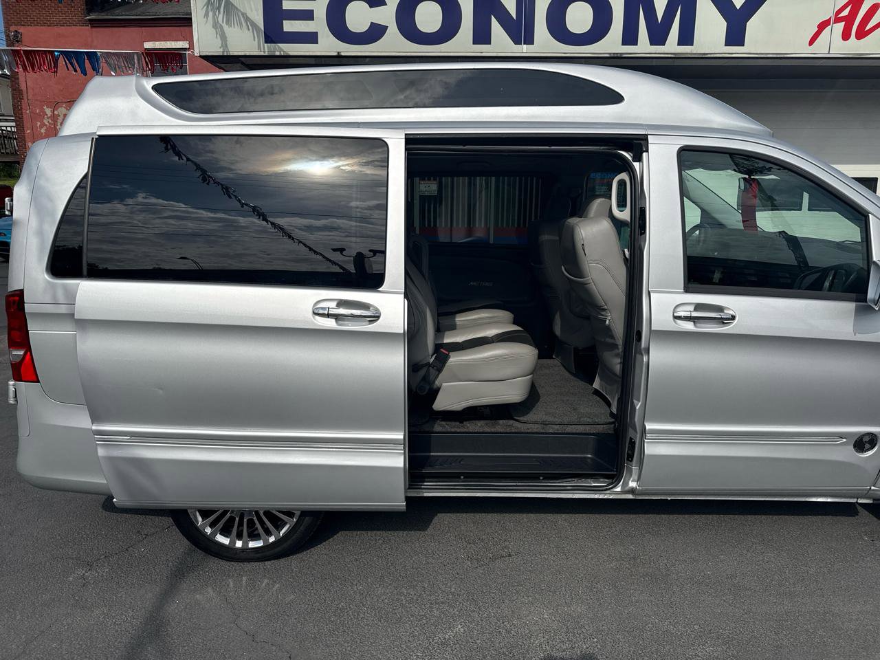 Used 2016 Mercedes-Benz Metris Passenger image 29