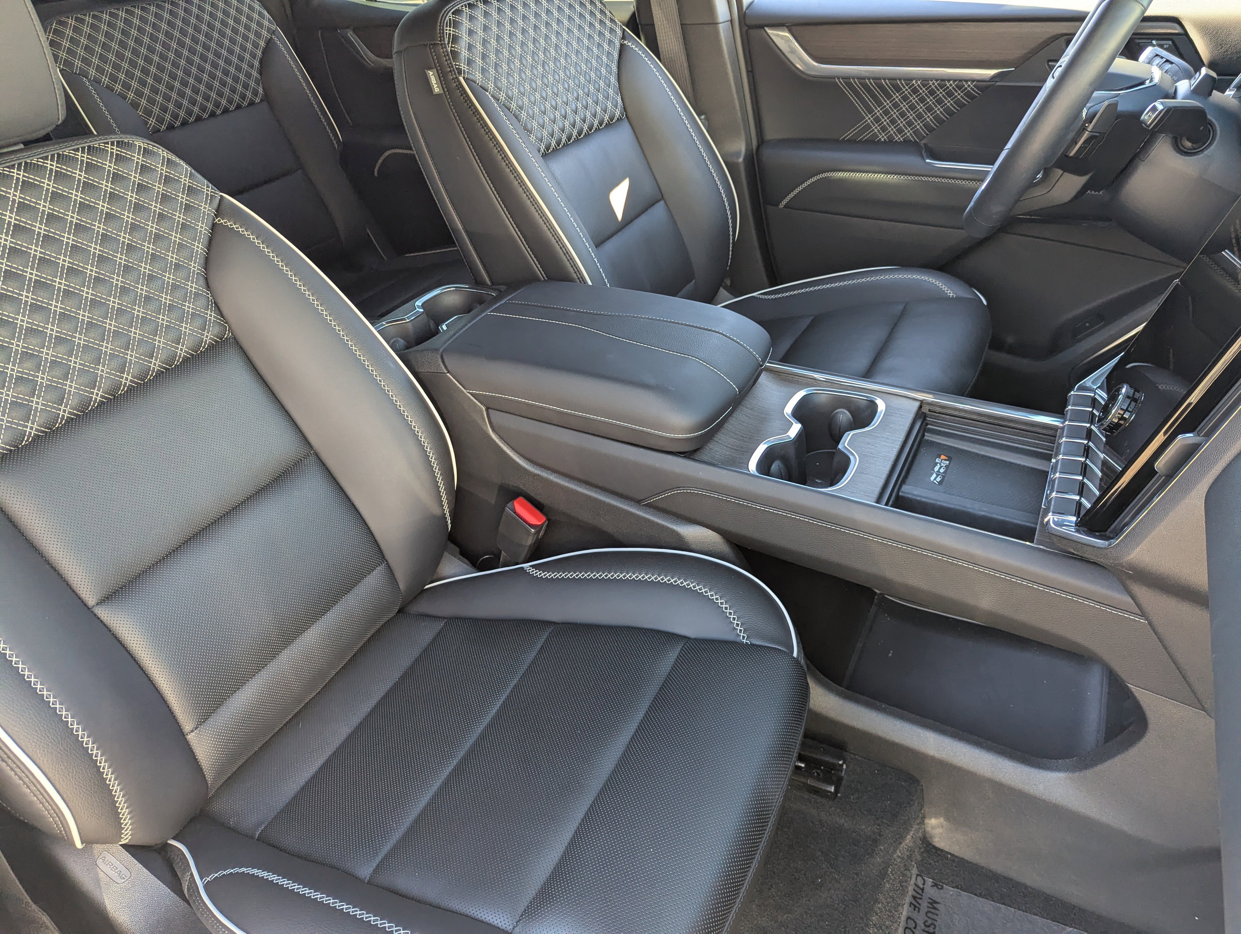 Used 2025 GMC Acadia Denali w/ Super Cruise Package image 8