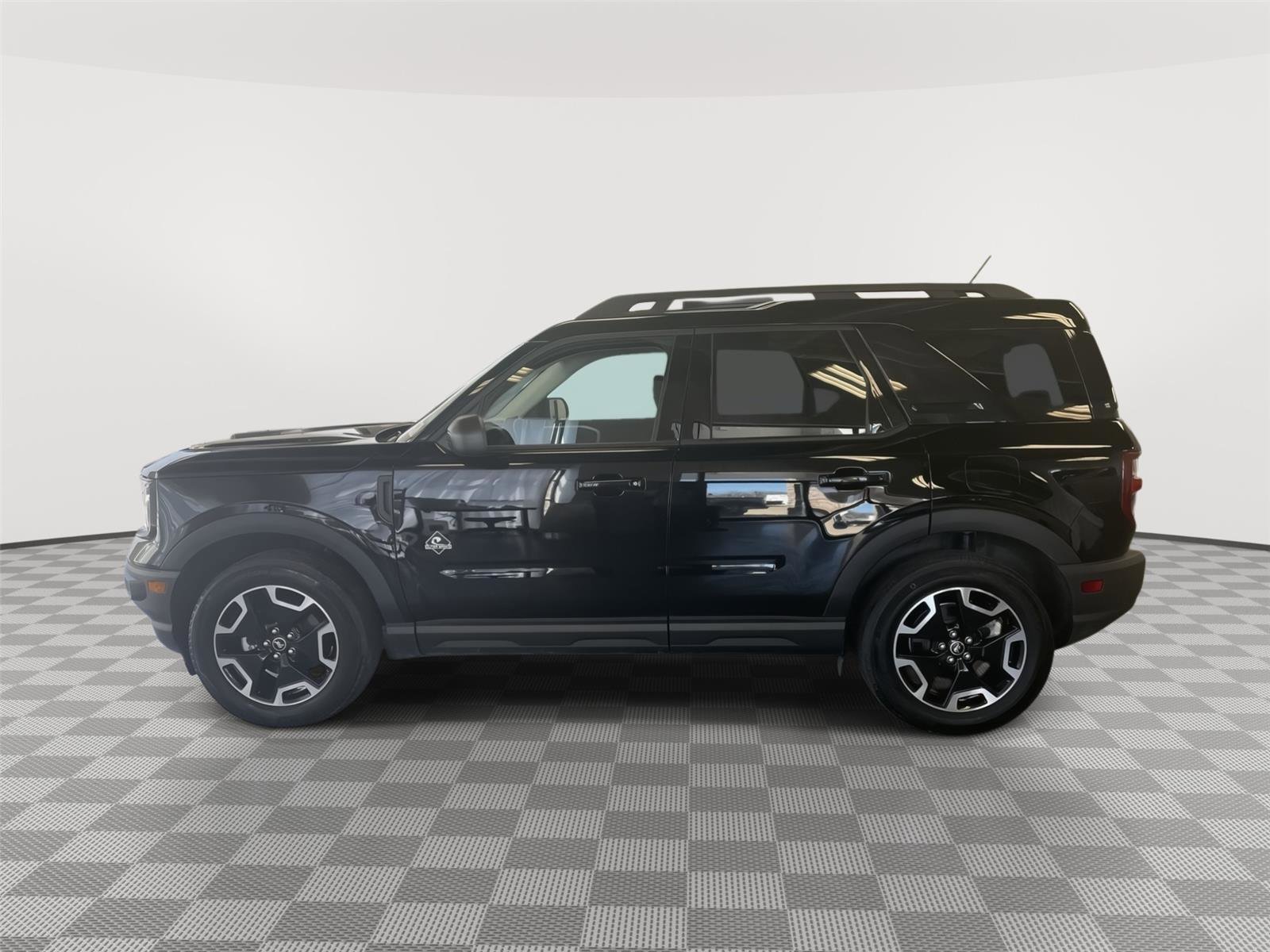 Used 2023 Ford Bronco Sport Outer Banks w/ Tech Package image 2