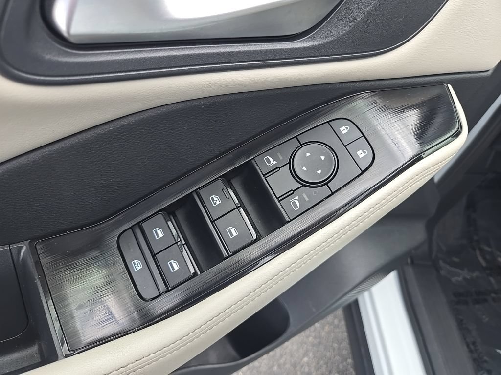 Used 2025 Nissan Rogue SV AWD/4WD image 10