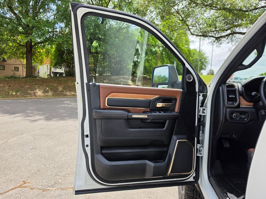 Used 2024 RAM 2500 Limited w/ Towing Technology Group image 29