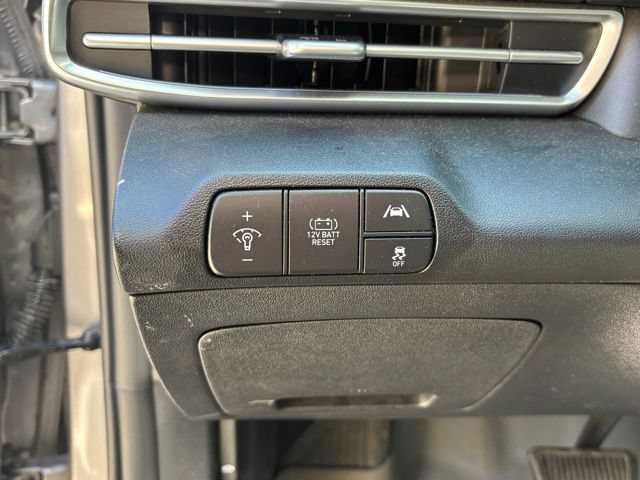 Used 2023 Hyundai Elantra Limited FWD image 15