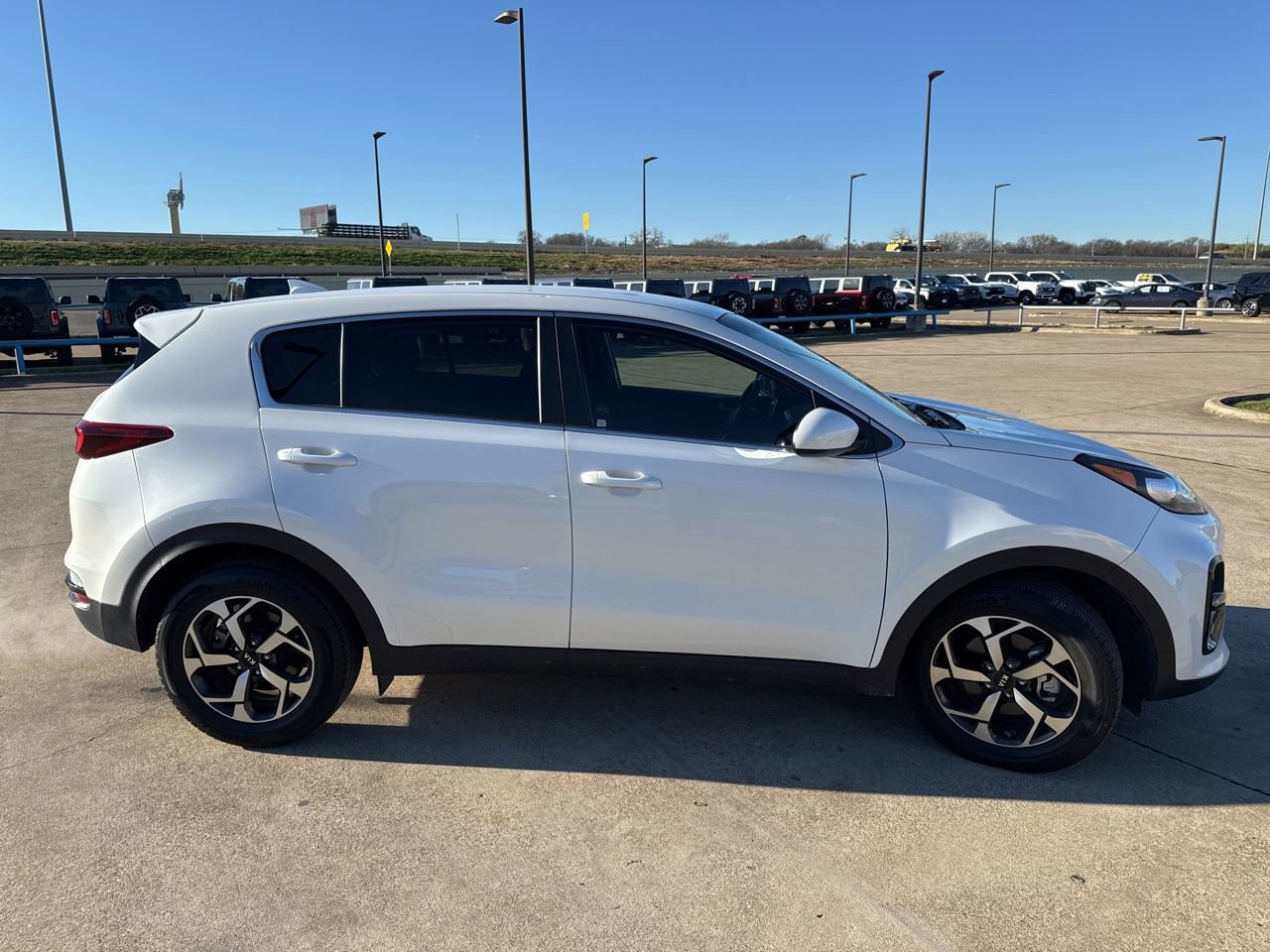 Used 2022 Kia Sportage LX image 16