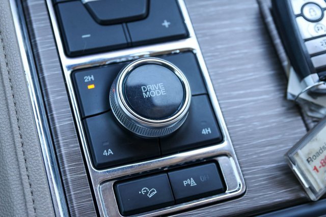 Used 2024 Ford Expedition Limited image 29